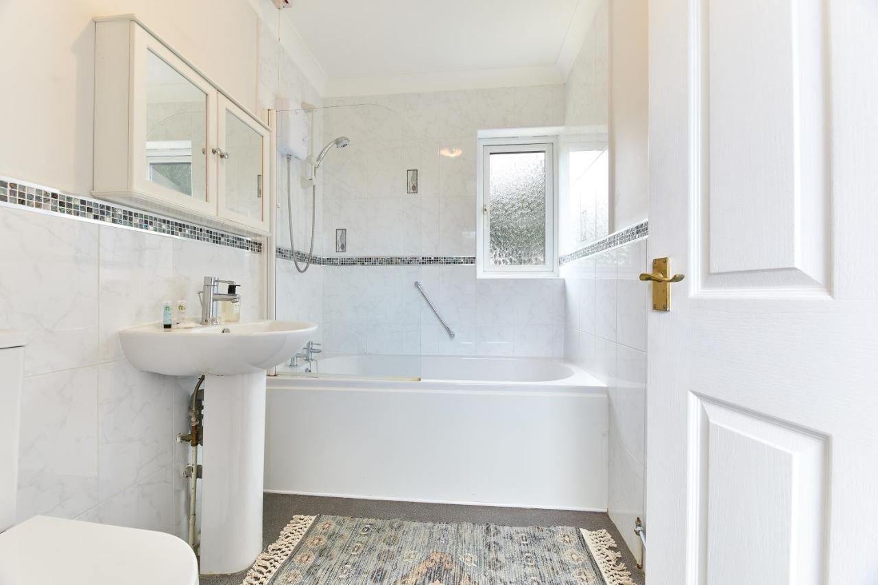 Holiday home Xanadu: Stylish Family By The Pub And